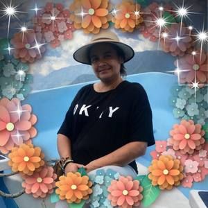 Meet your Posher, Romelia